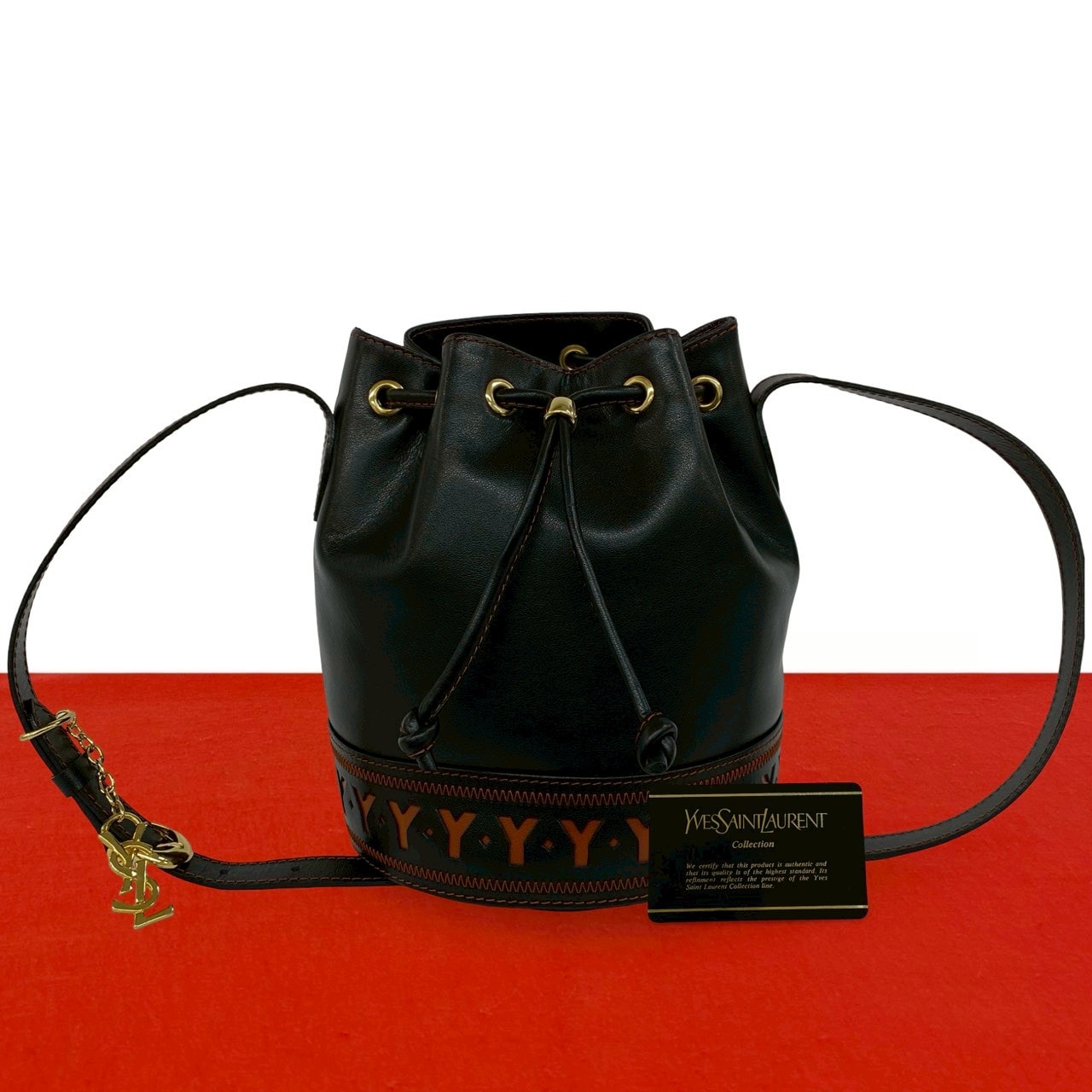 YVES SAINT LAURENT イヴ・サンローラン レザー ショルダーバッグ ブラック
 38724