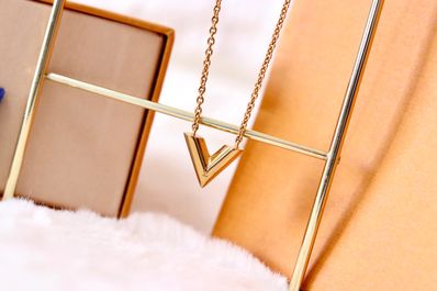 Louis Vuitton Essential V Necklace "Gold"