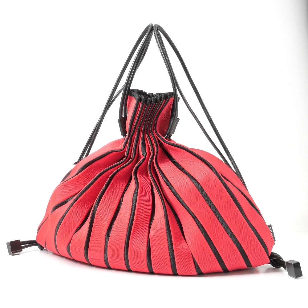 ISSEY MIYAKE イッセイミヤケ リュック・デイパック 巾着 プリーツ バッグ 鞄 ブランド古着【中古】20260824/RB0447