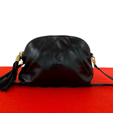 FENDI フェンディ FF ロゴ エンボス レザー ショルダーバッグ ブラック
68593