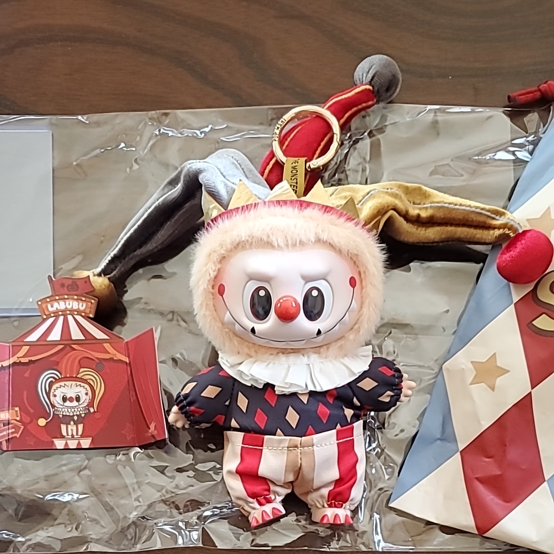 ポップマート ワイ ソー シリアス シリーズ ビニール ぬいぐるみ