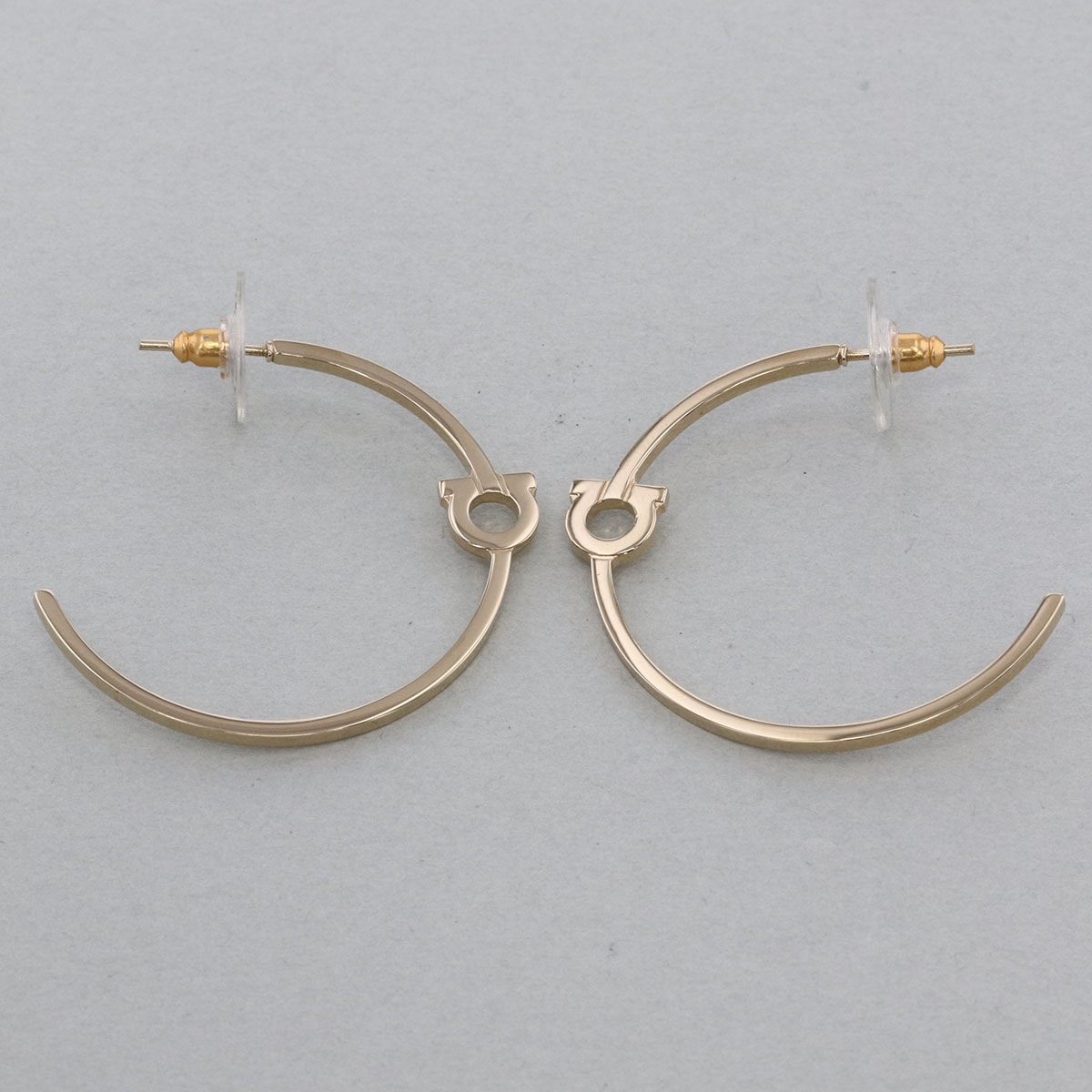 Salvatore Ferragamo サルヴァトーレフェラガモ ガンチーニ フープ ピアス メタル ゴールド  レディース【中古】