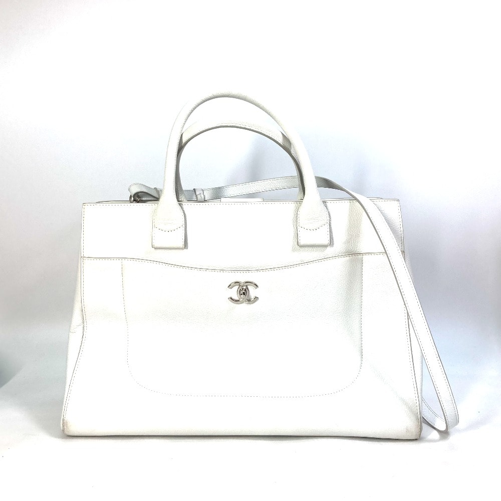 シャネル CHANEL ネオエグゼクティブ ラージ A69931 CC ココマーク 2WAY ショルダーバッグ 肩掛け ハンドバッグ キャビアスキン ホワイト