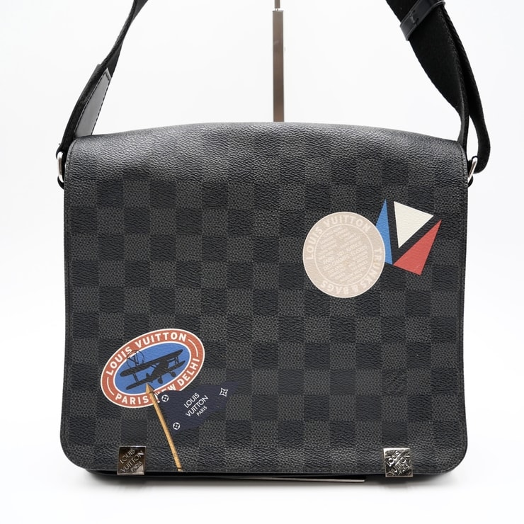 LOUIS VUITTON(ルイ・ヴィトン)ディストリクトPM ステッカーズ ダミエ・グラフィット メッセンジャーバッグ ショルダーバッグ ブラック シルバー金具【中古】