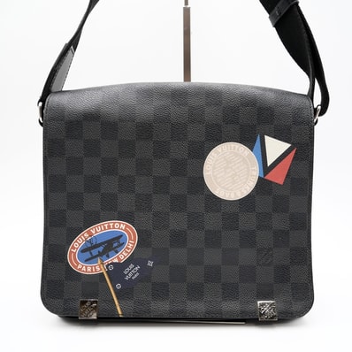 LOUIS VUITTON(ルイ・ヴィトン)ディストリクトPM ステッカーズ ダミエ・グラフィット メッセンジャーバッグ ショルダーバッグ ブラック シルバー金具【中古】