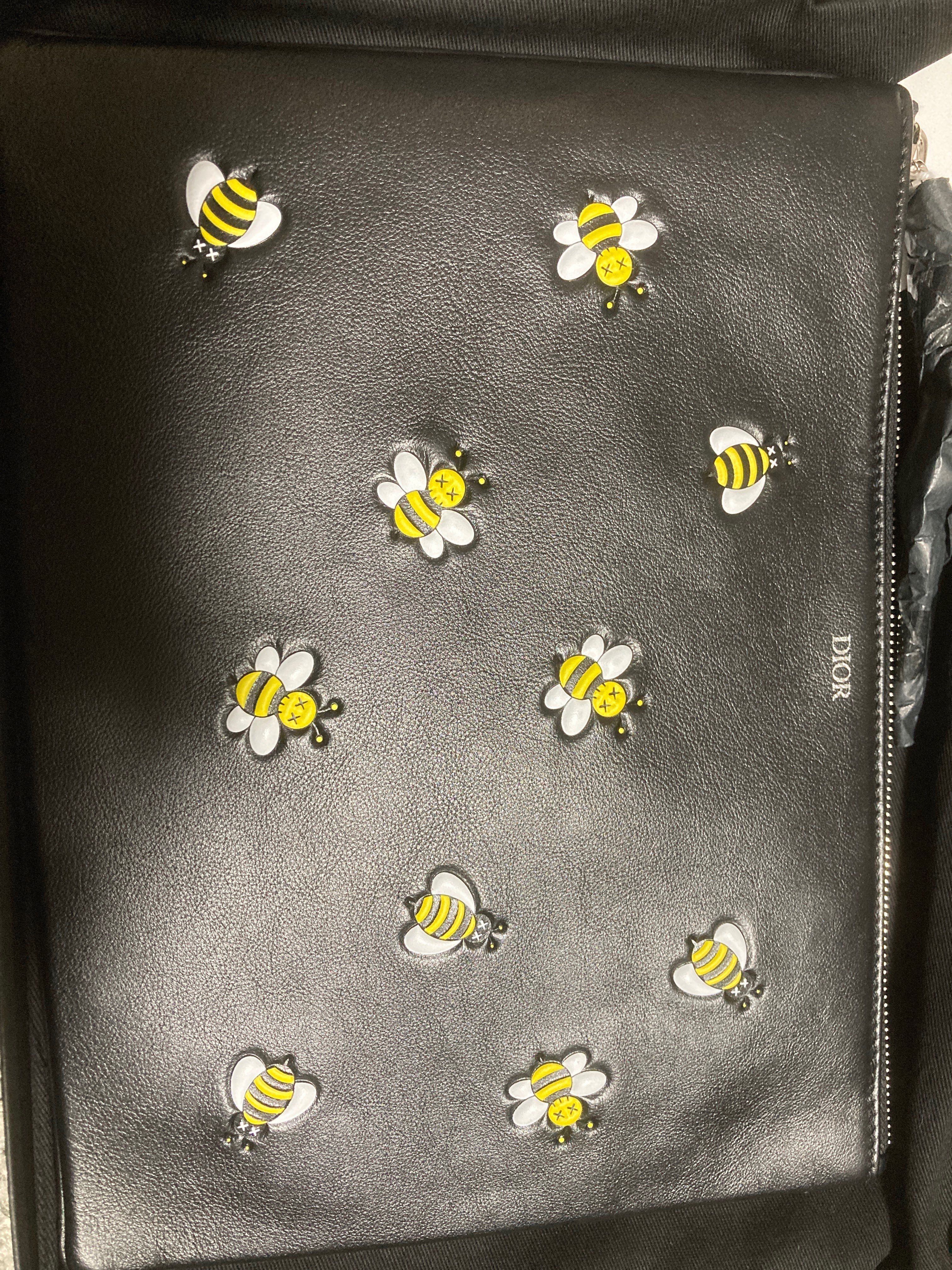 Dior kaws クラッチバッグ