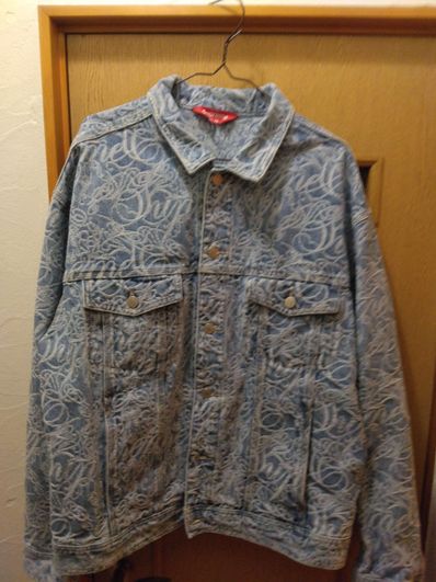 Supreme Script Jacquard Denim Trucker Jacket "Washed Blue"