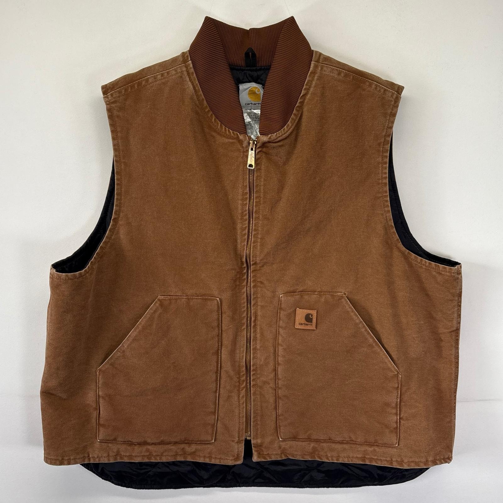 古着 カーハート Carhartt ベスト 大きいサイズ ダック地 フルジップ 中綿 ワーク ワンポイントロゴ 2XL  ブラウン系 メンズ