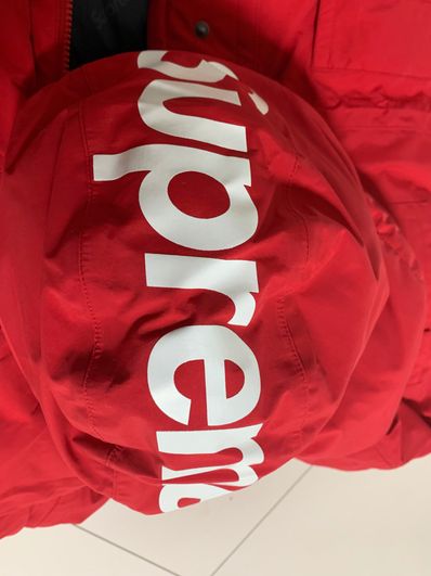 Supreme GORE-TEX 700-Fill Down Parka "Red"