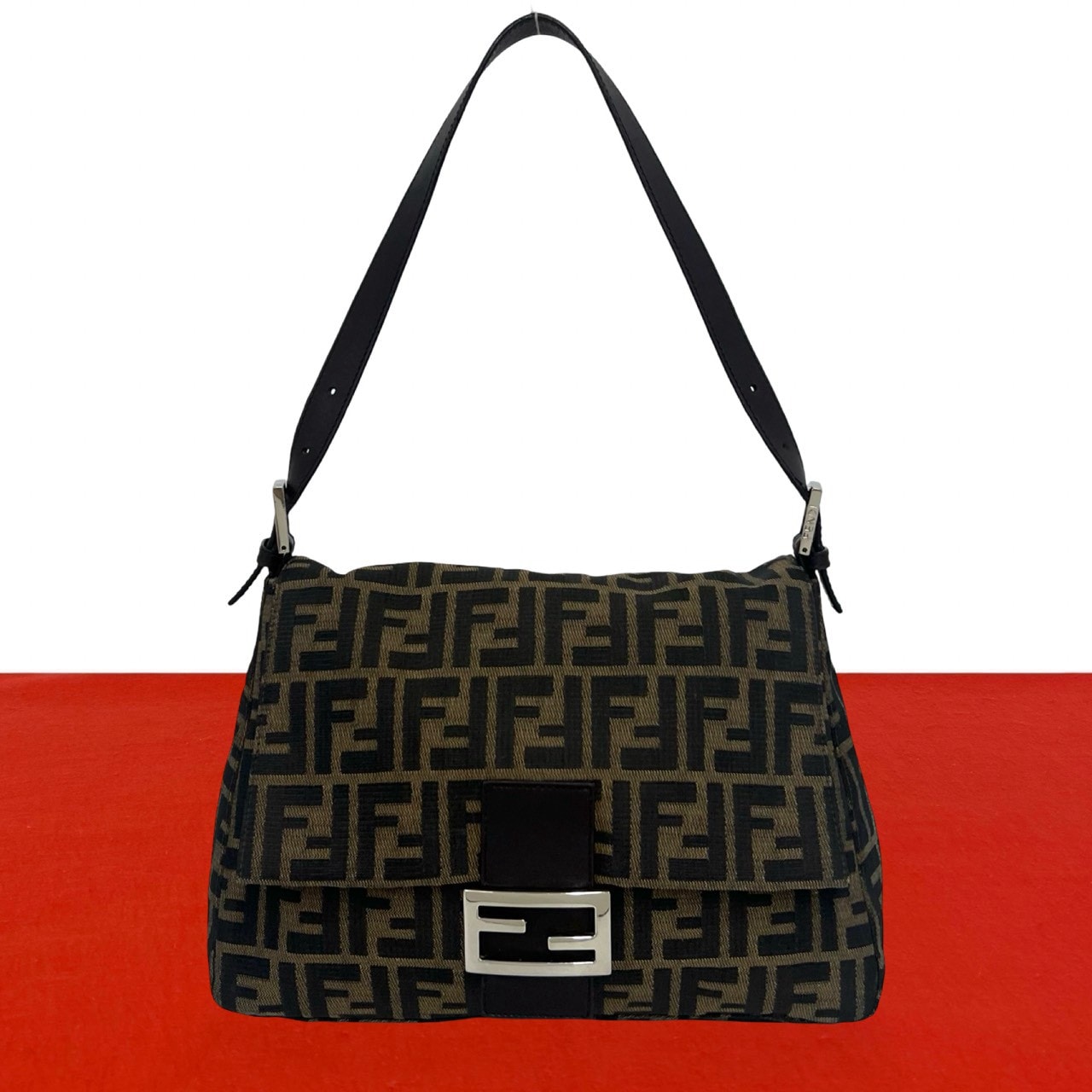 FENDI フェンディ マンマバケット ズッカ FF ロゴ 柄 キャンバス レザー ショルダーバッグ ブラウン
31891