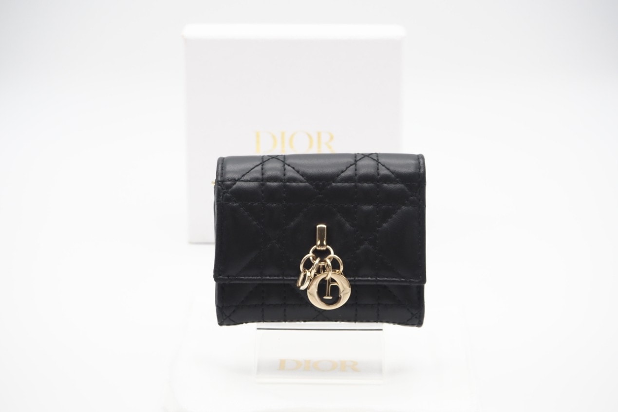 美品 Christian Dior クリスチャンディオール カナージュ レディディオール レザー コンパクトウォレット S6023ONMJ 三つ折り財布 ブラック レザー ラムスキン レディース