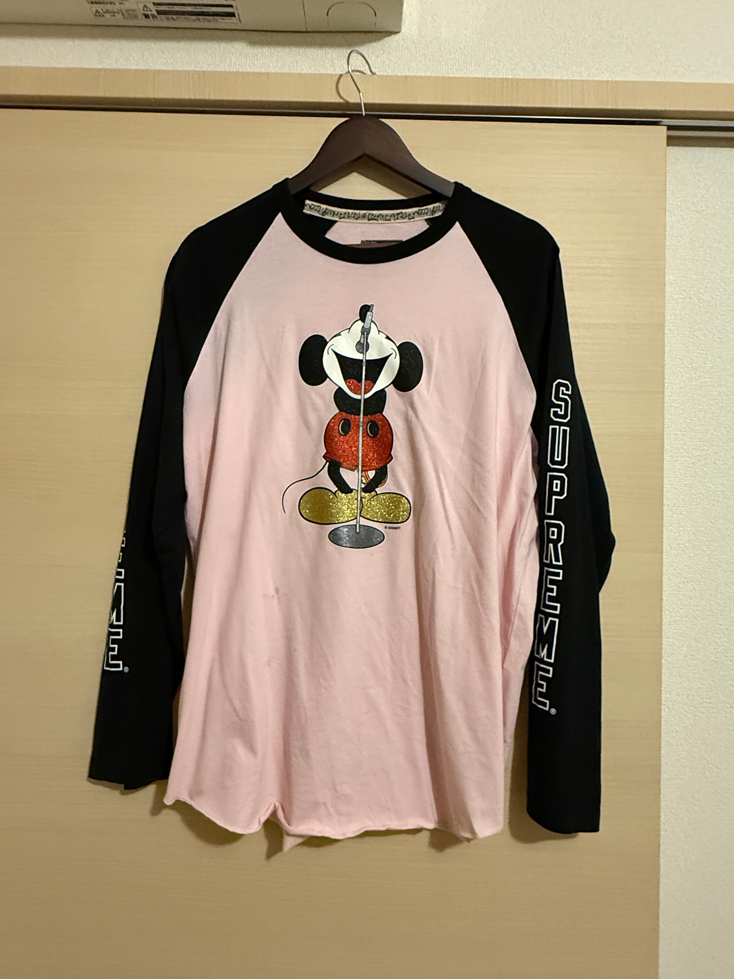 シュプリーム x ナンバーナイン x ミッキーマウス ラグラン L/S トップ "ピンク"