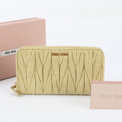 ■美品 ミュウミュウ マテラッセ 5M0506 長財布 レザー