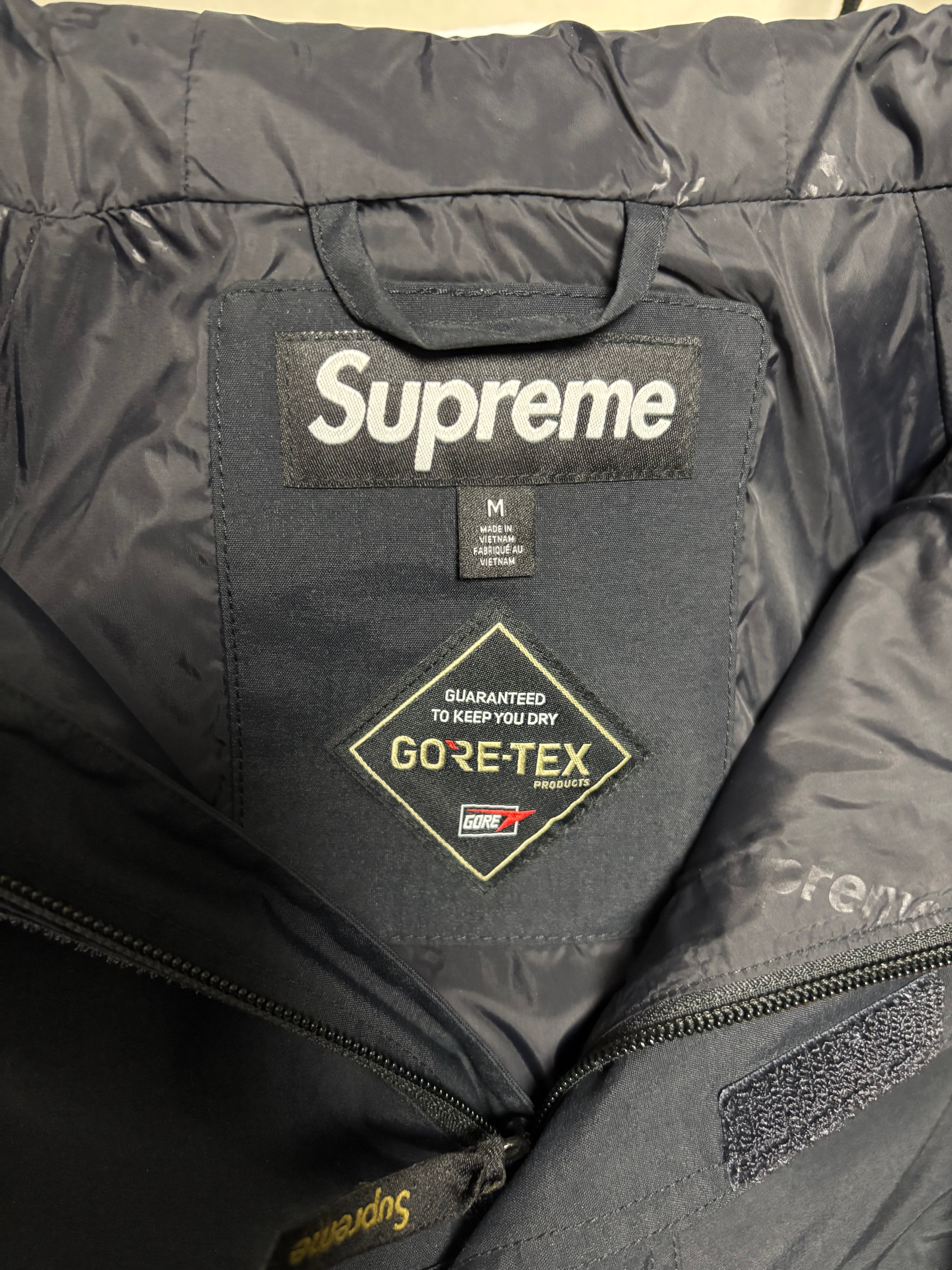 シュプリーム ゴアテックス アノラック "ブラック"