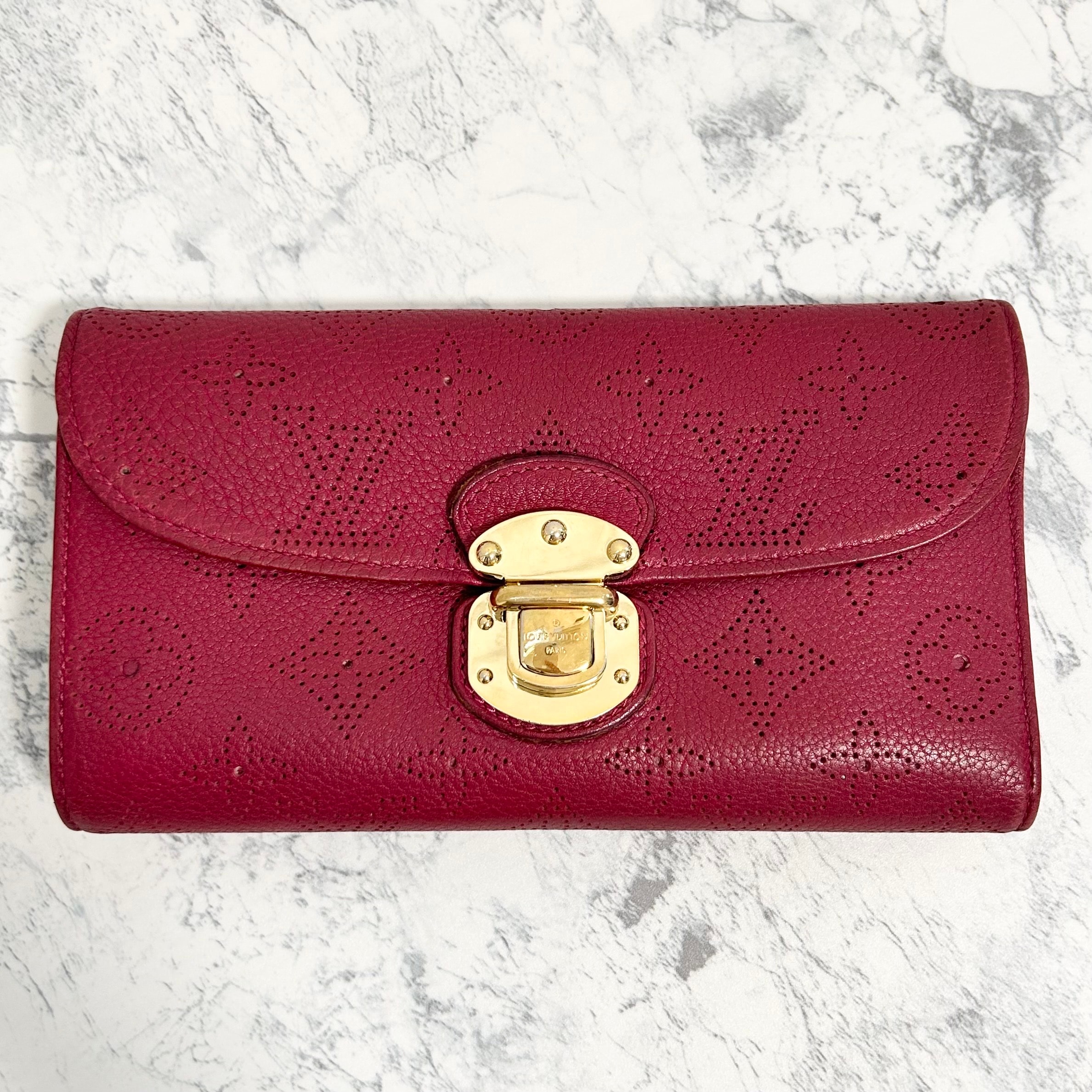 Louis Vuitton Amelia Wallet Mahina "Grena"