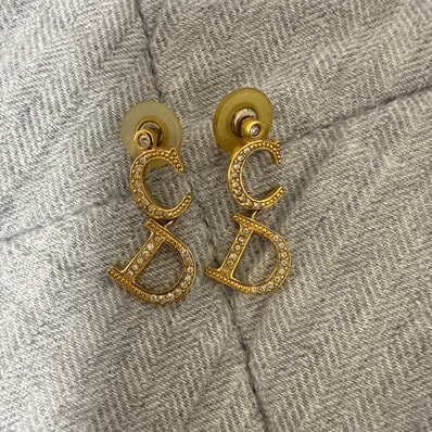 Diorピアス