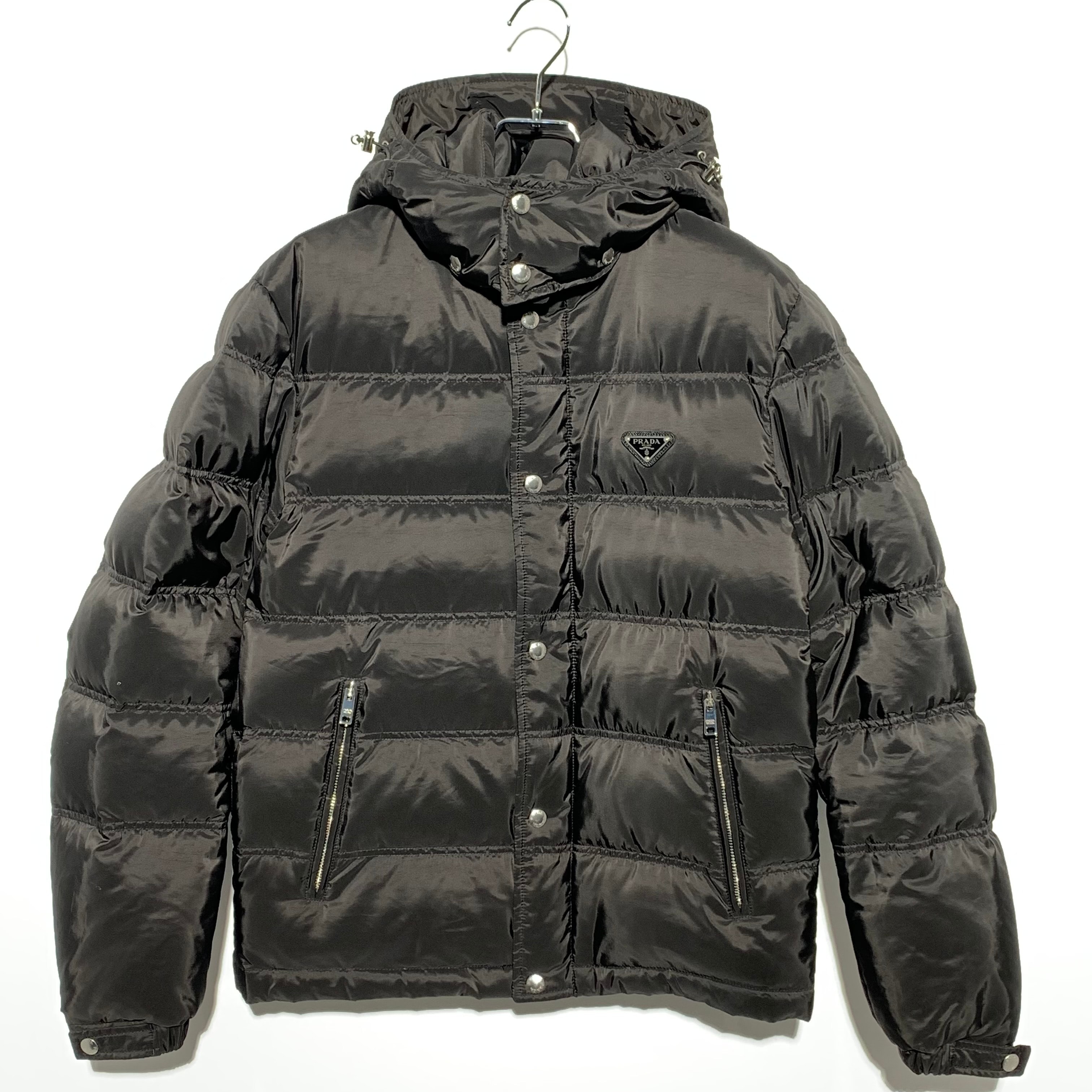 プラダ トライアングルロゴ フード付ダウンジャケット  ブラック