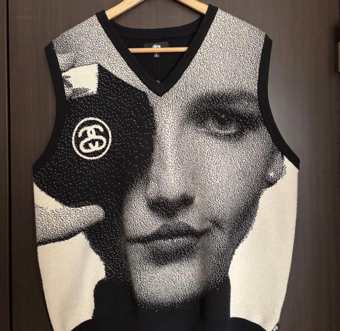 ステューシー フォト ジャカード ベスト "ブラック"