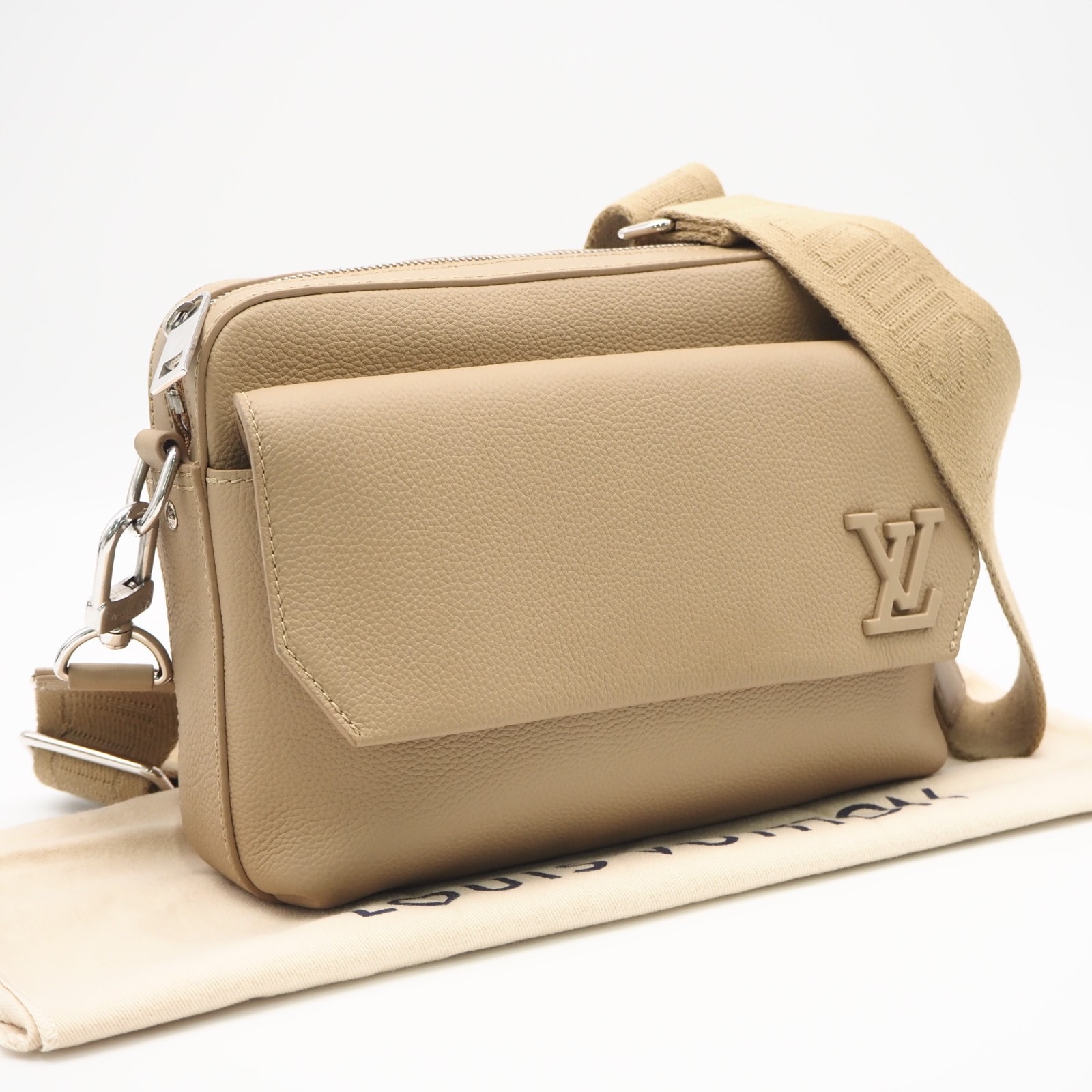 美品 LOUIS VUITTON ルイ・ヴィトン LVアエログラム ファストライン メッセンジャー M23710 2wayショルダーバッグ ベージュ カーフレザー メンズ