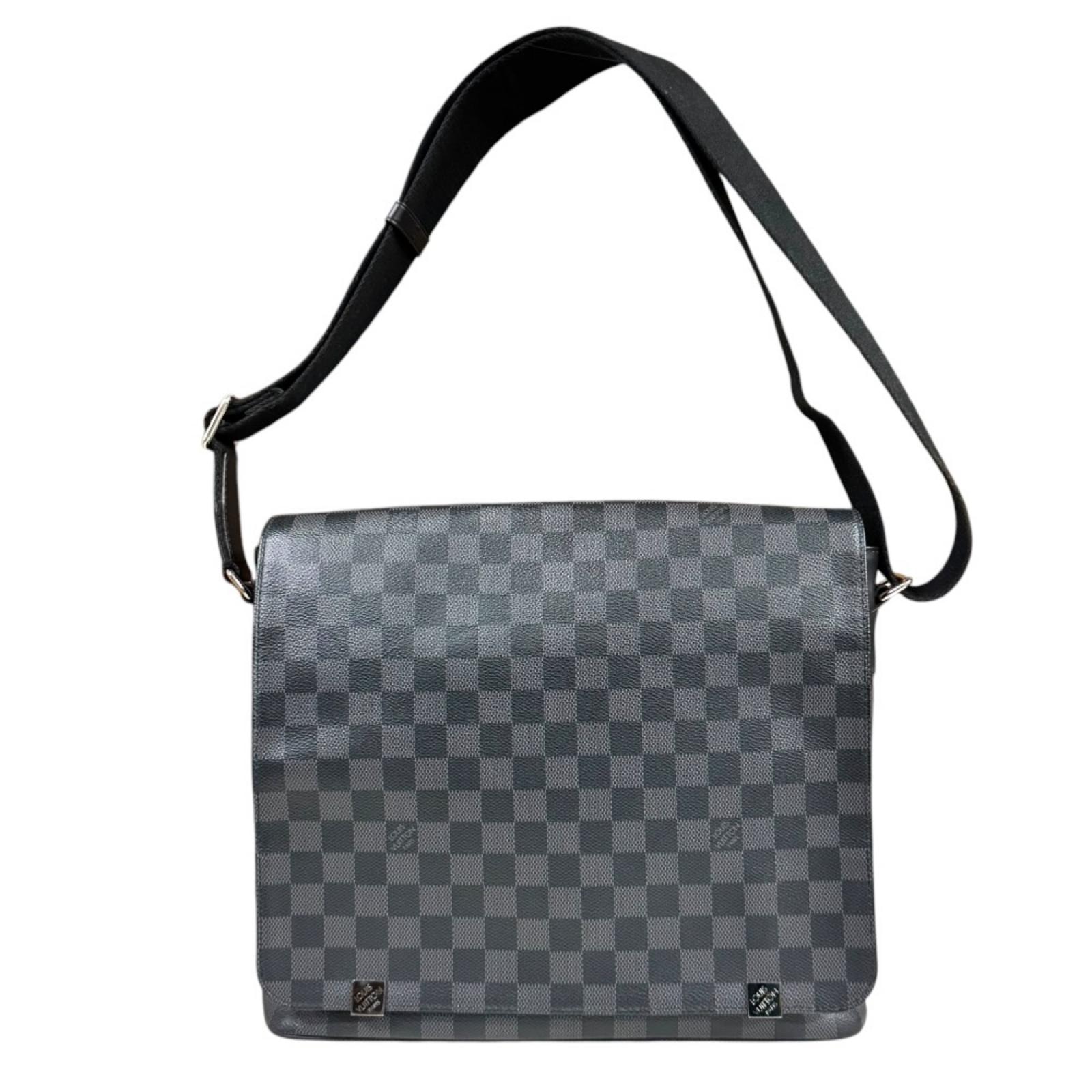 ルイヴィトン ディストリクトMM NM ダミエグラフィット ショルダーバッグ ダミエグラフィットキャンバス N41029 ブラック メンズ LOUIS VUITTON 中古