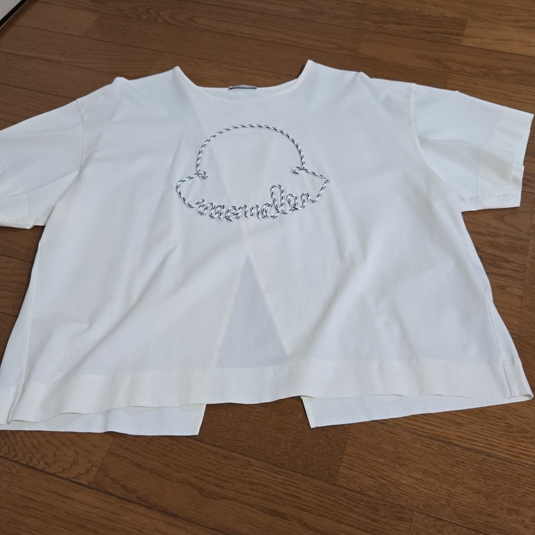 モンクレールシューレースTシャツ