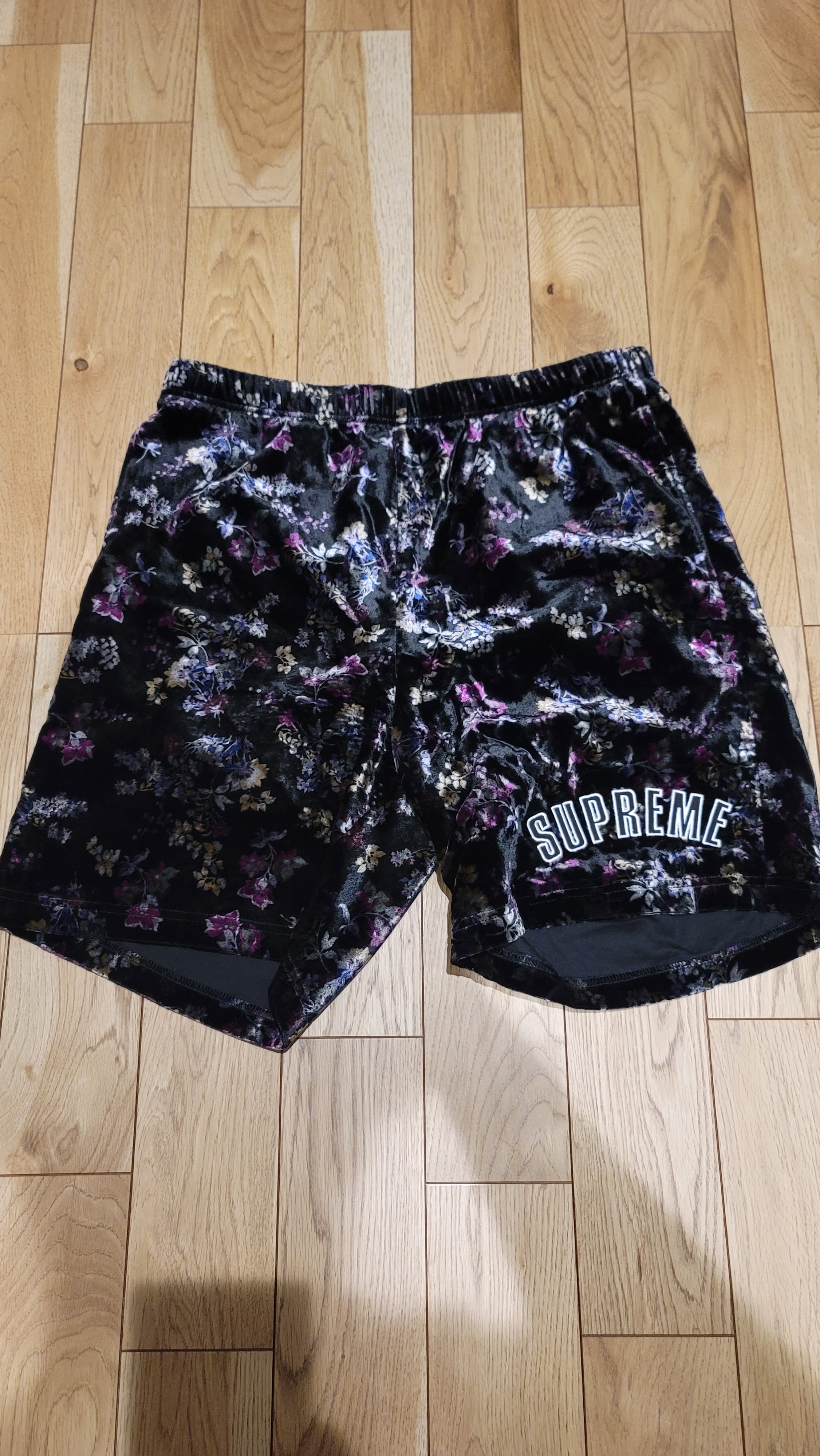Supreme Floral Velour Short "Black"