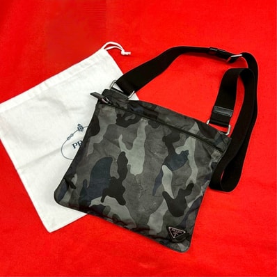 PRADA プラダ 三角ロゴ 金具 カモフラージュ 柄 ナイロン レザー ショルダーバッグ ブラック
65070