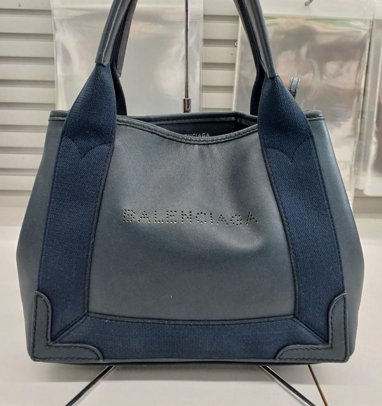 BALENCIAGA