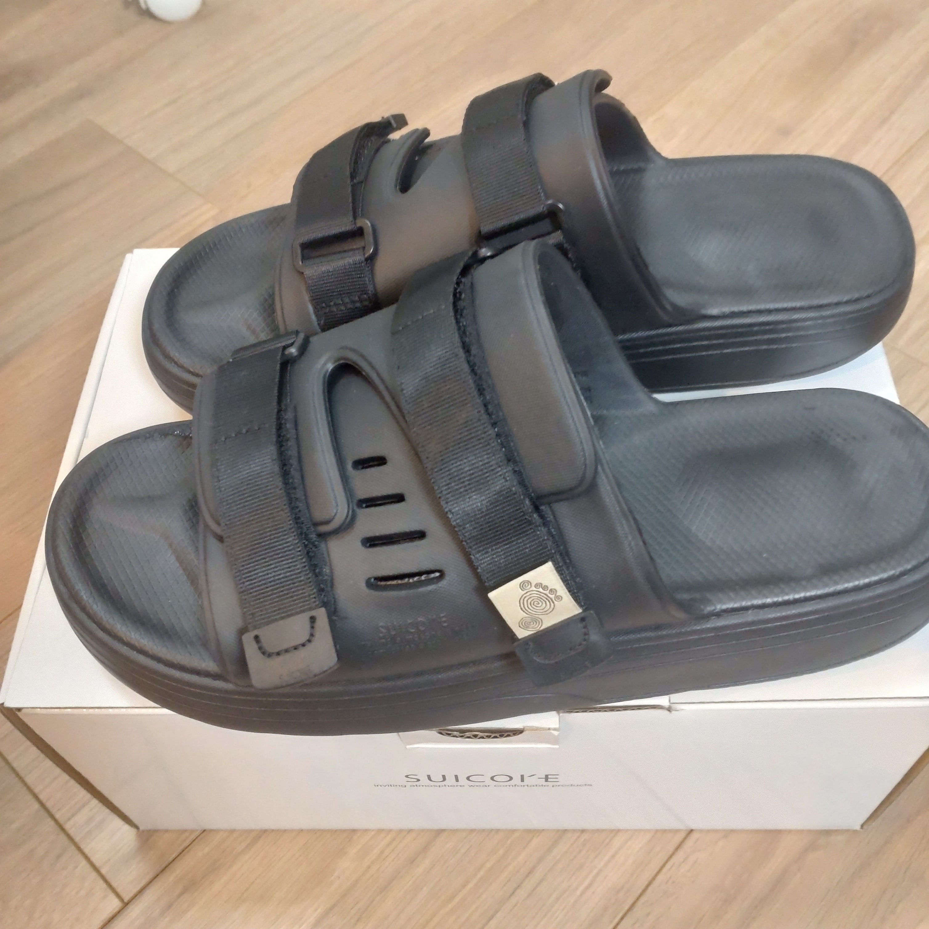 SUICOKE URICH "Black"