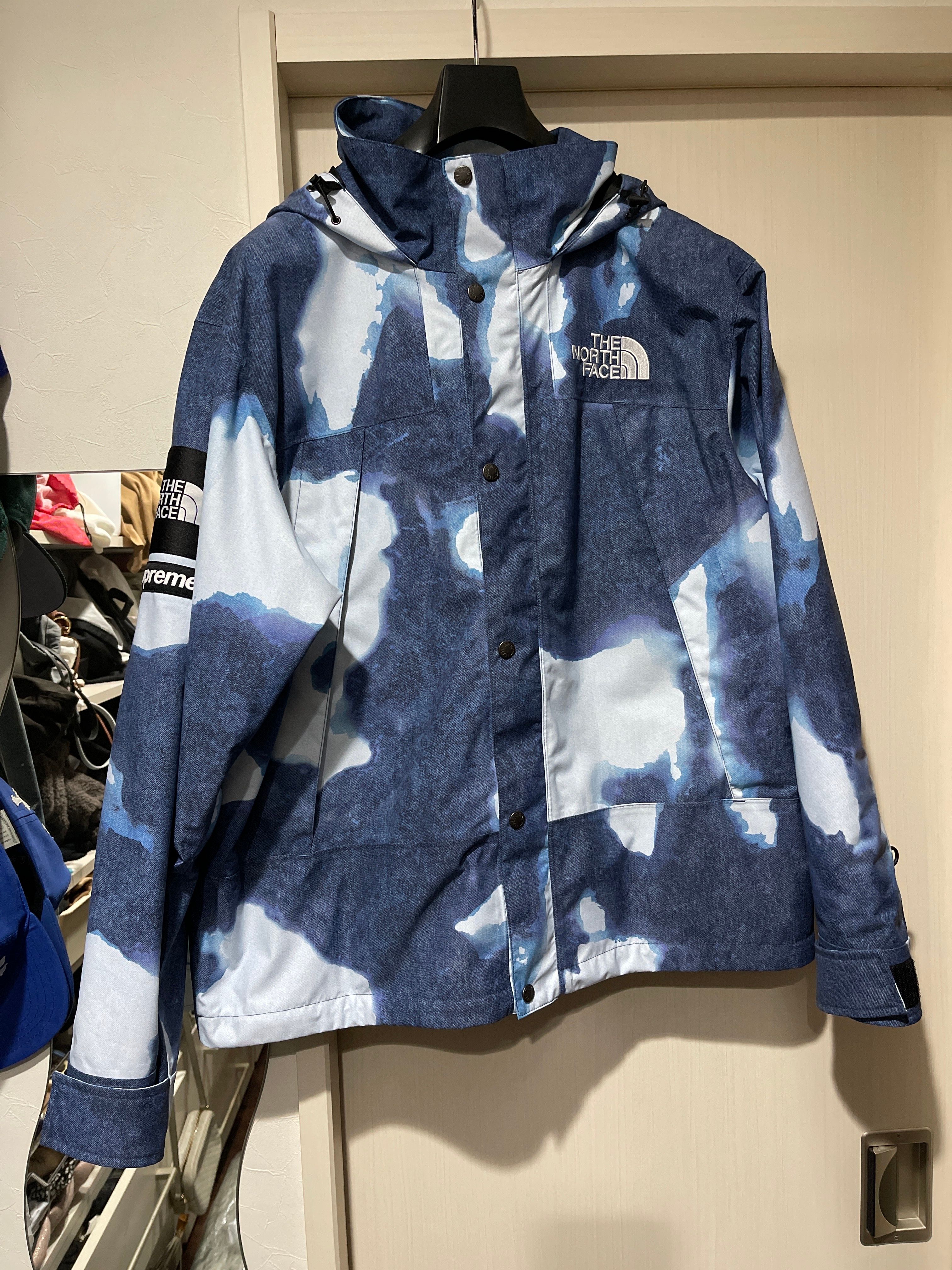 Supreme x The North Face Bleached Denim Print Mountain Jacket "Indigo"