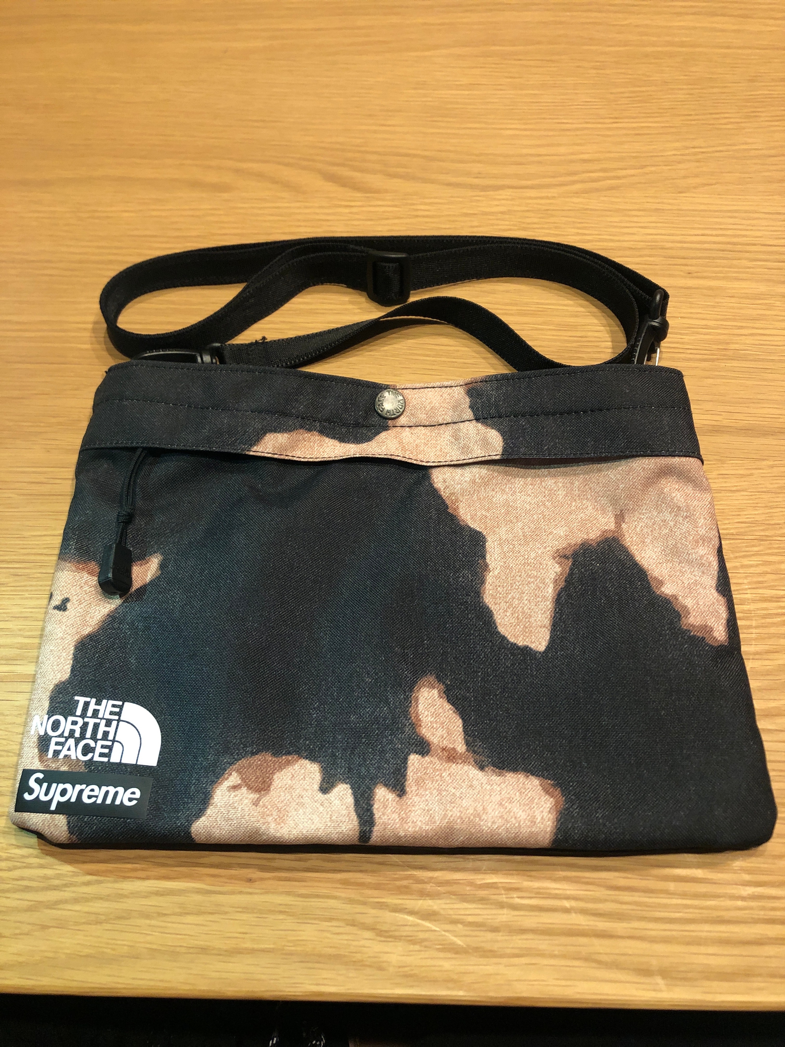Supreme x The North Face Bleached Denim Print Shoulder Bag "Black"