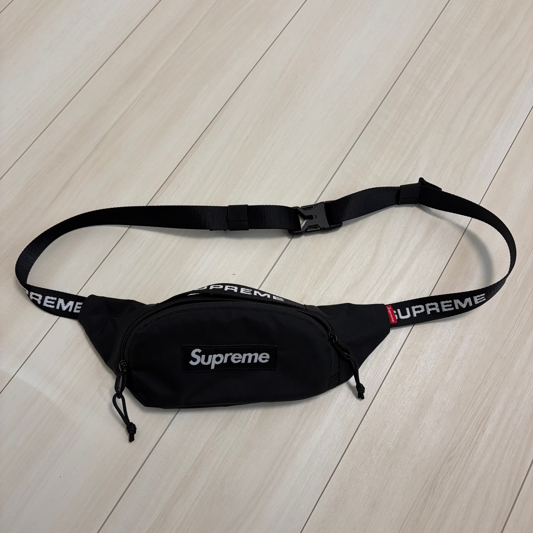 Supreme FW22 Small Waist Bag "Black"