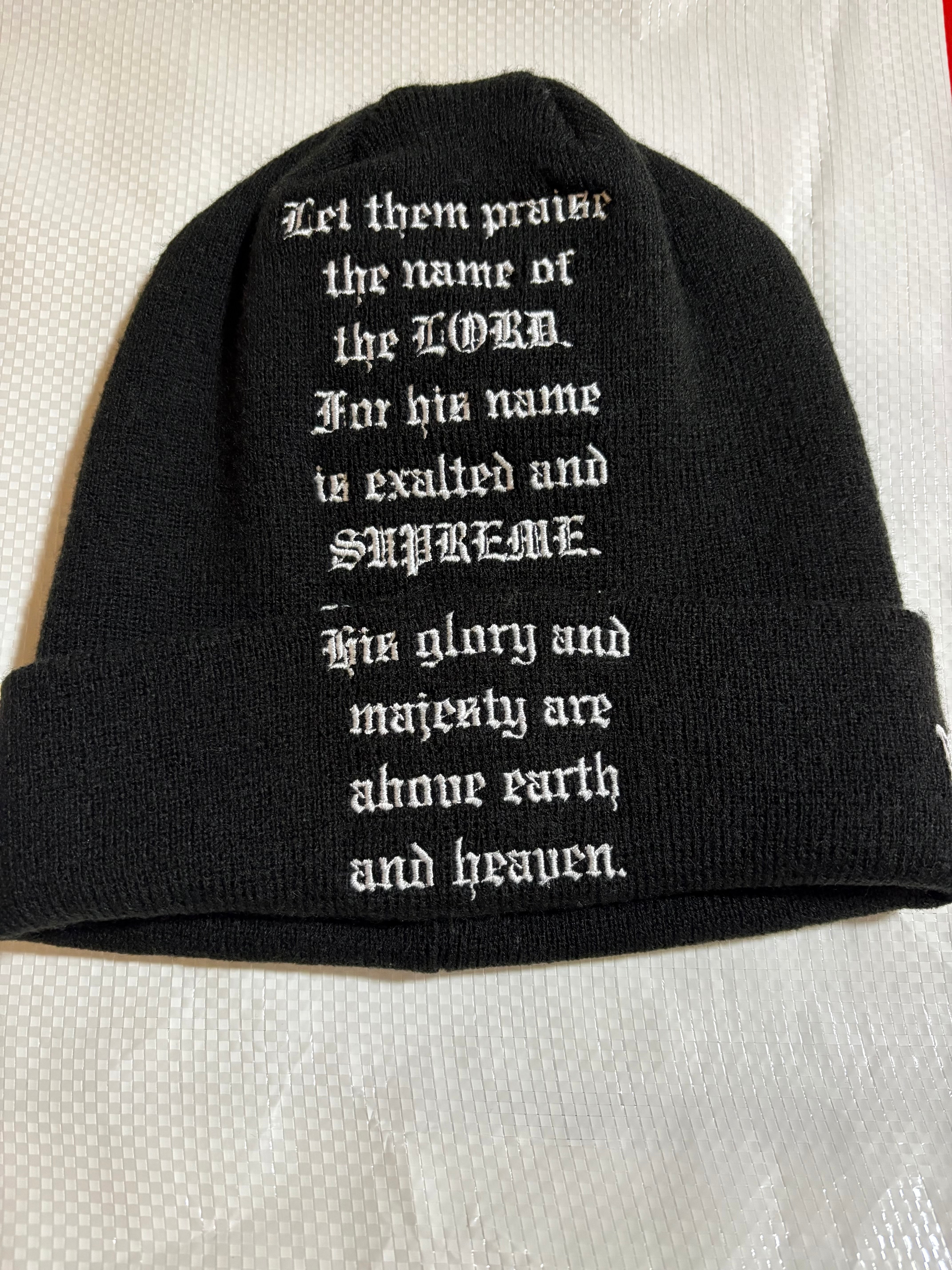 Supreme New Era Psalm Beanie "Black"
