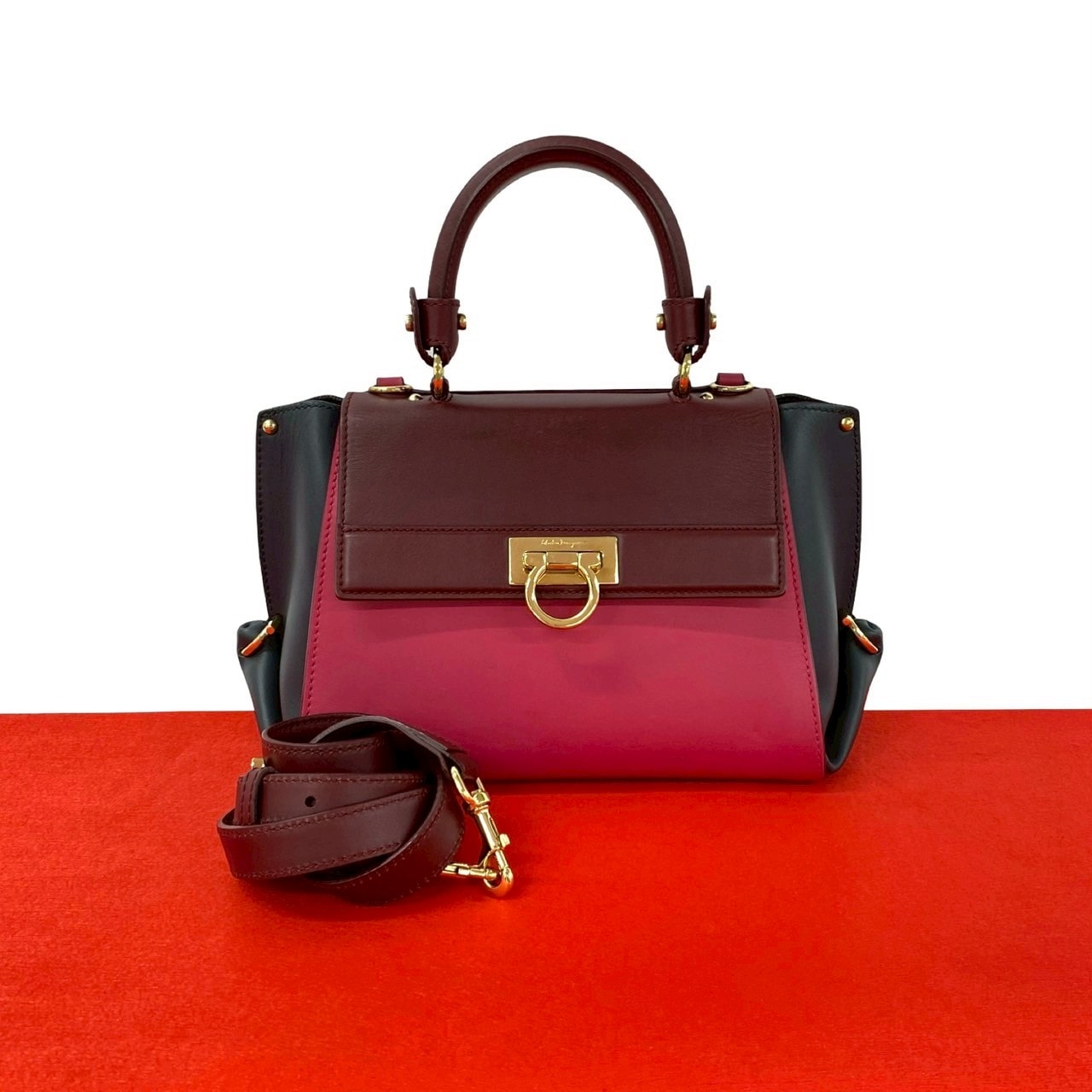 Salvatore Ferragamo サルヴァトーレフェラガモ ソフィア ガンチーニ レザー ショルダーバッグ ピンク
 86361