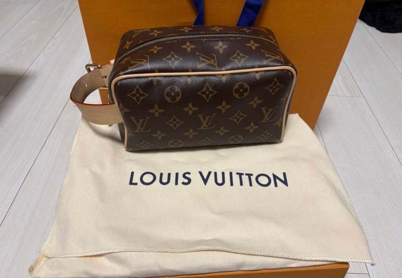 Louis Vuitton Locker Dopp Kit "Brown"