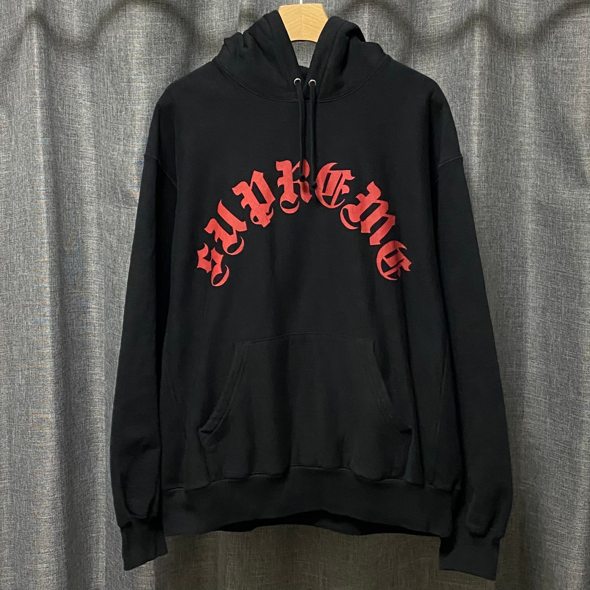 シュプリーム プリンティド アーク フーディー スウェットシャツ "ブラック"