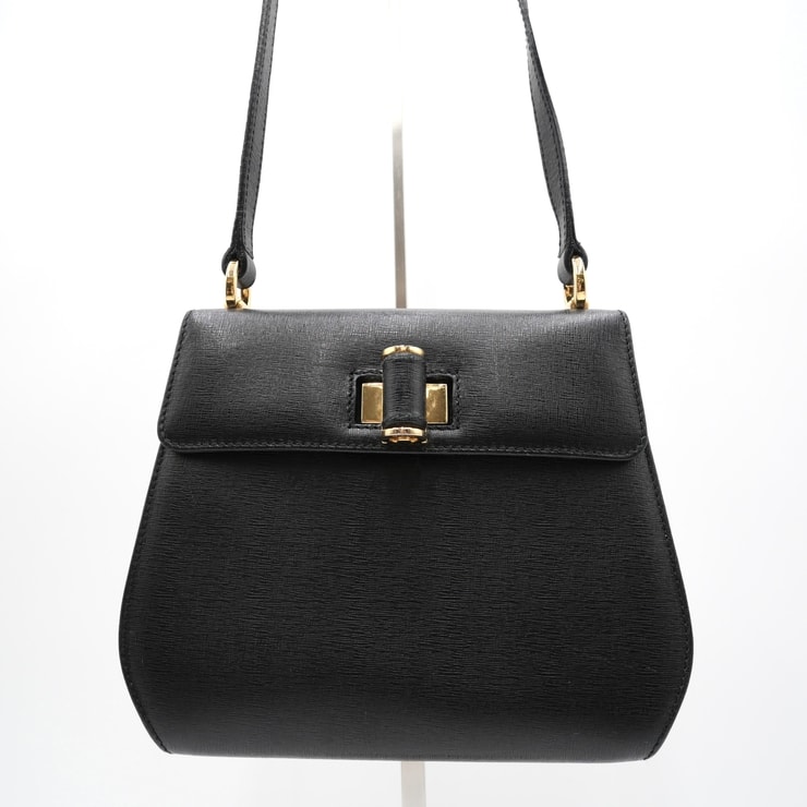 Salvatore Ferragamo(サルヴァトーレフェラガモ)ヴィンテージ ショルダーバッグ ガンチーニ ブラック レザー ゴールド金具 レディース P21 6170【中古】