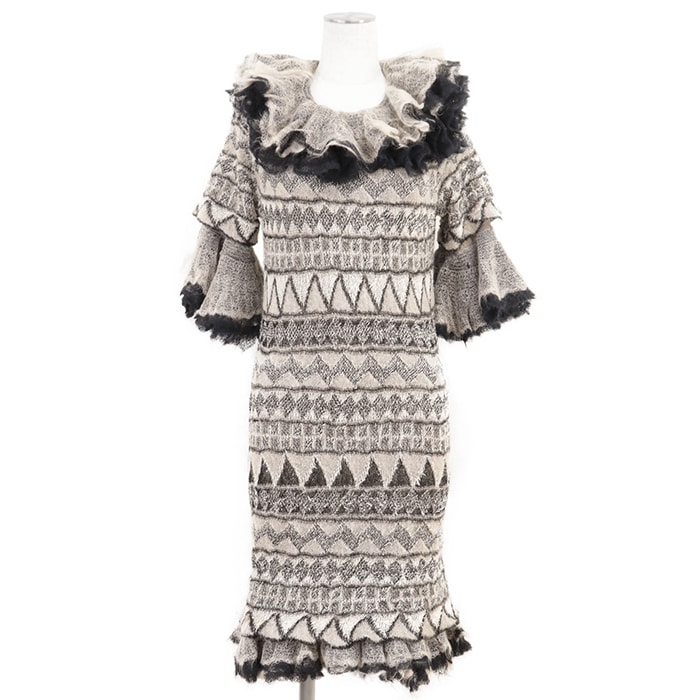【極美品】CHANEL シャネル フリルニットワンピース サイズ 38 レディース 09A P36227 パリ・モスクワコレクション ウール × モヘア ラッフルカラー バックネック マトリョーシカボタン ドレス ベージュ系 フランス製