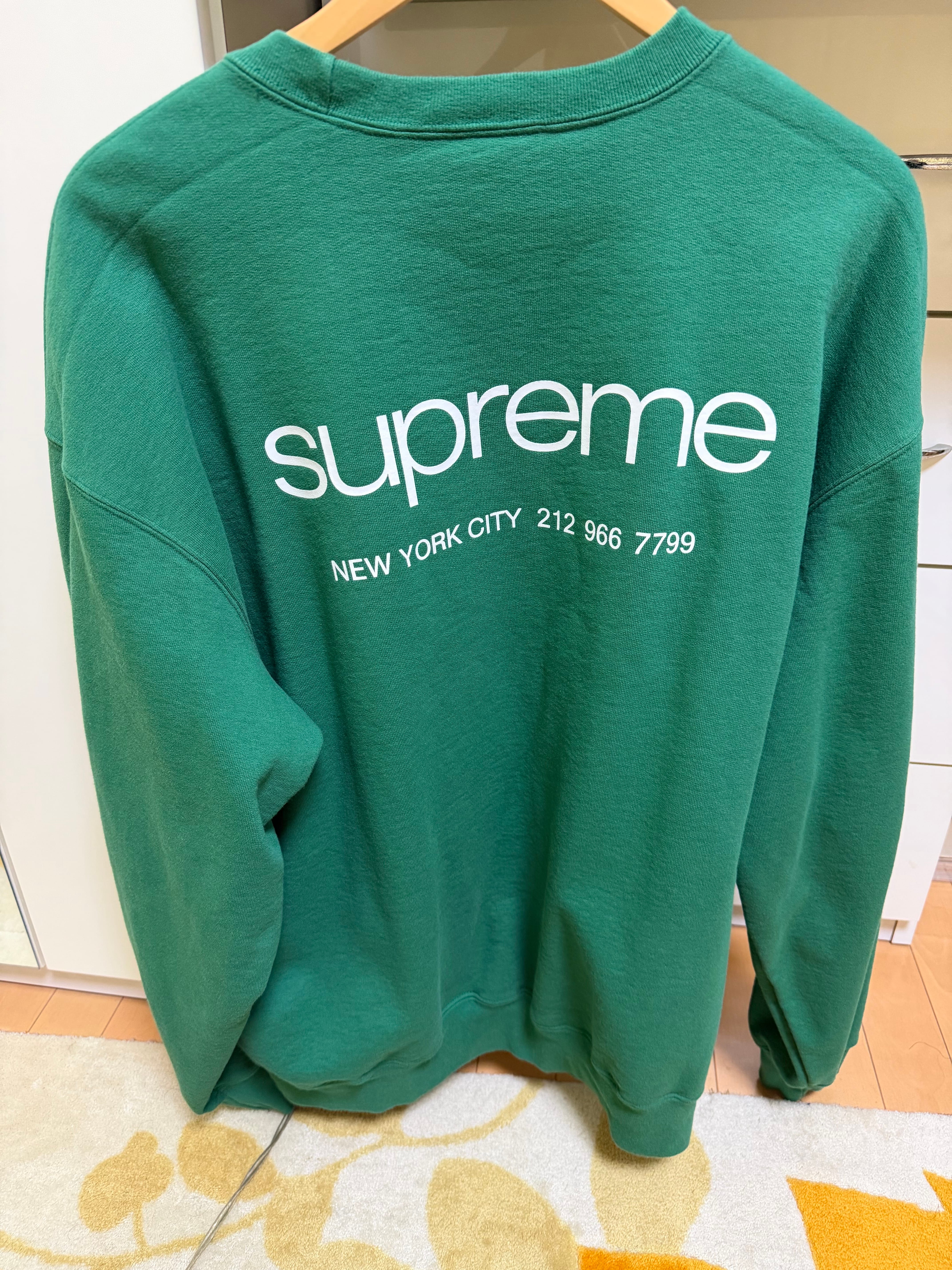 シュプリーム NYC クルーネック "ライト パイン"