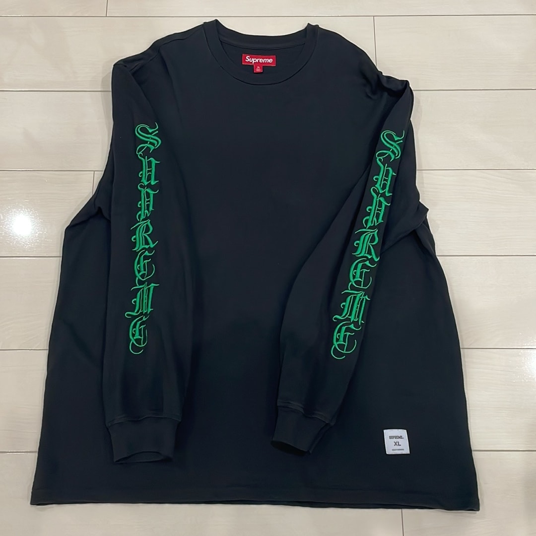 Supreme Old English L/S Top "Black"