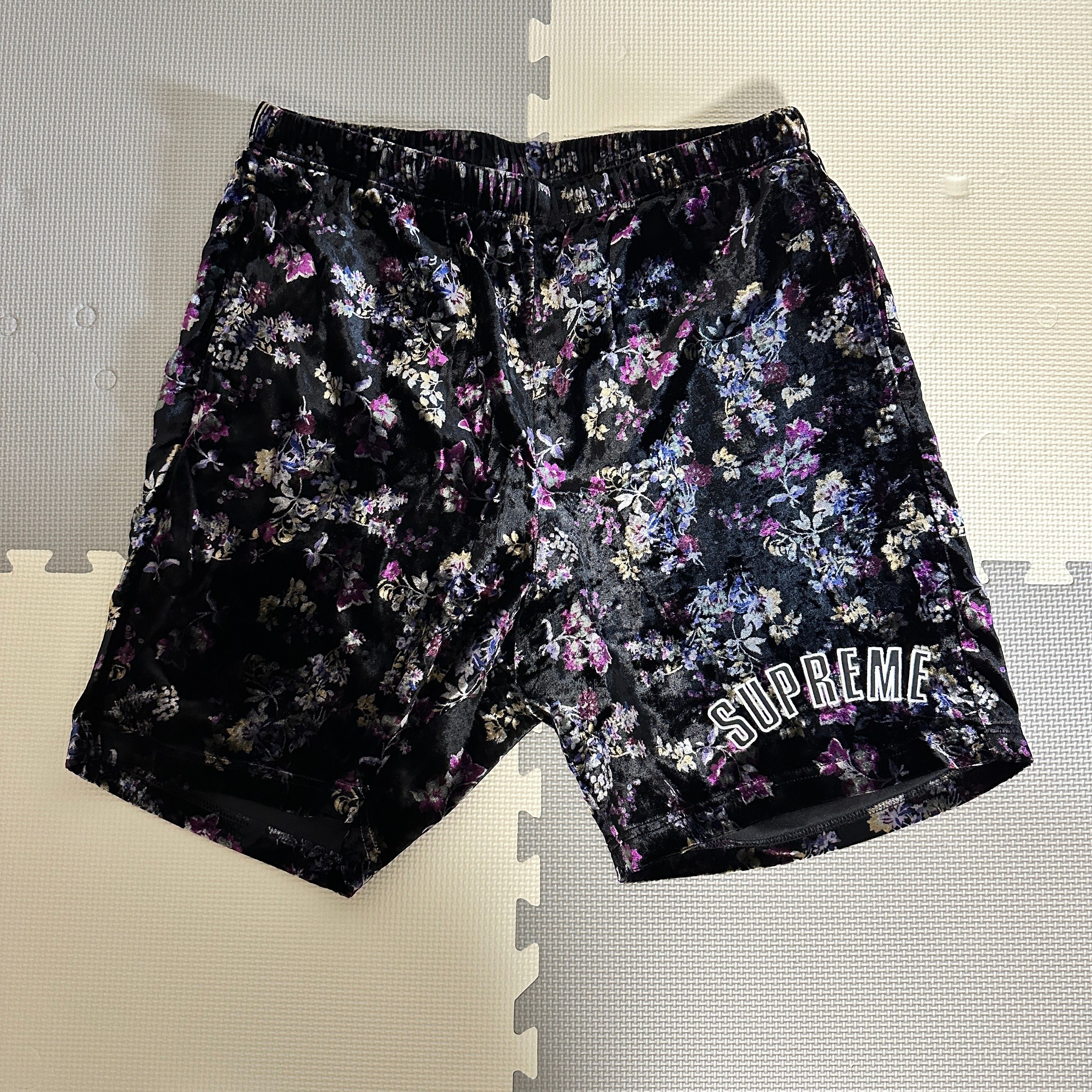 Supreme Floral Velour Short "Black"
