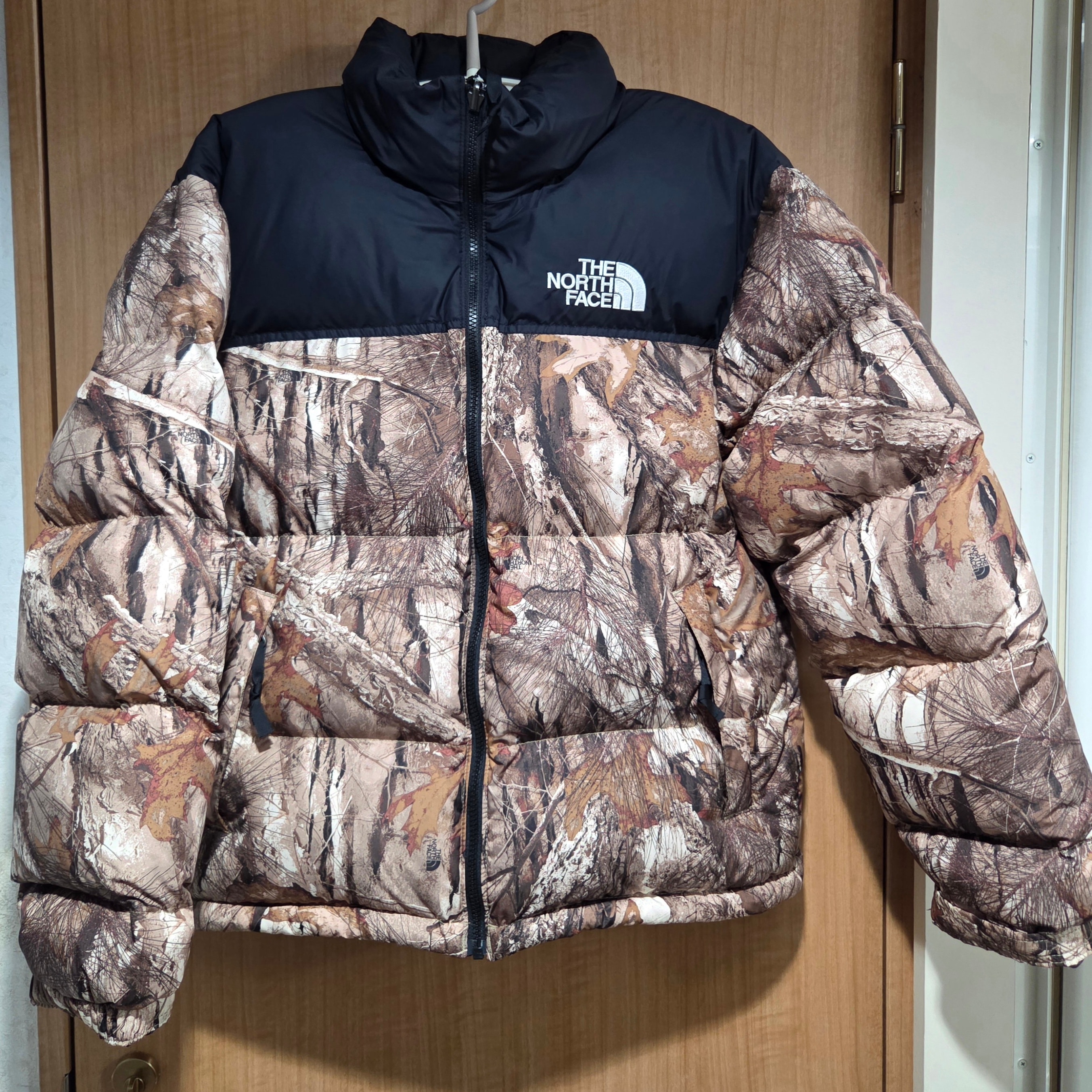 The North Face 1996 RETRO NUPTSE PACKABLE JACKET 海外版 "Leaves"