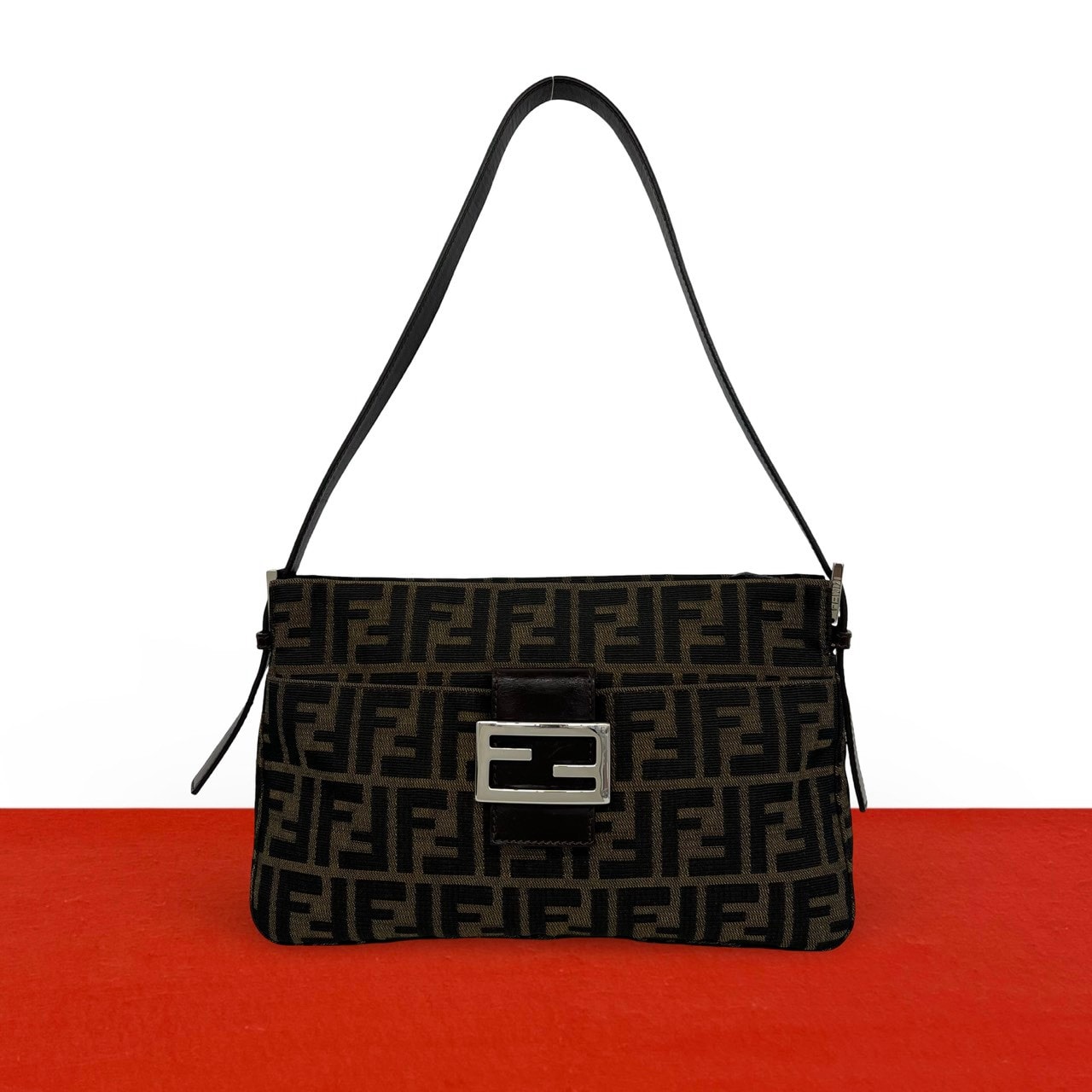 FENDI フェンディ ズッカ FF 柄 キャンバス レザー ショルダーバッグ ブラウン
22945