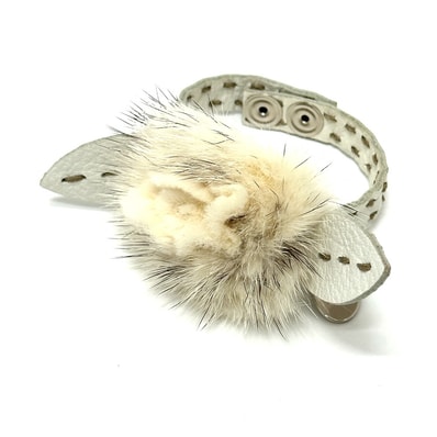 フェンディ FENDI フラワー ブローチ レザー ホワイト