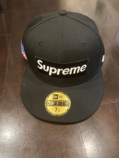 Supreme World Famous Box Logo New Era® "Black"