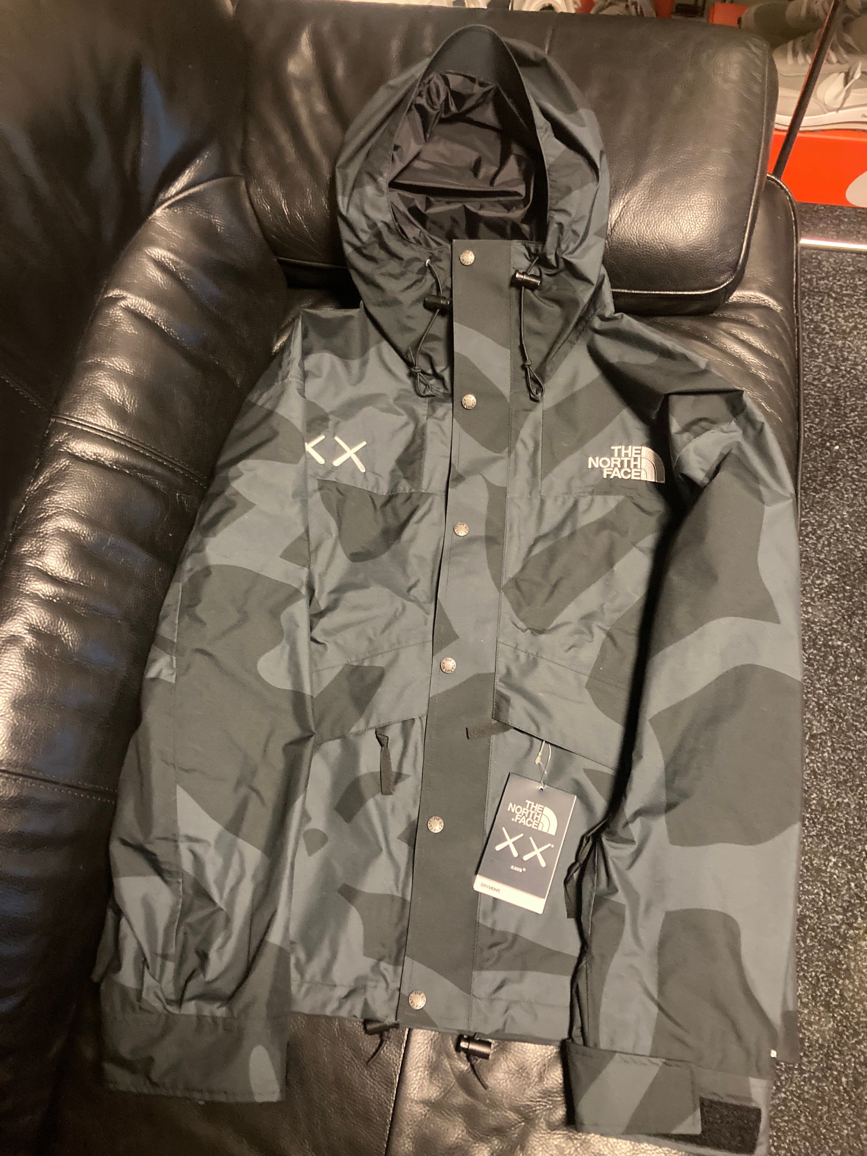 The North Face Kaws Retro 1986 Mountain Jacket "Black"