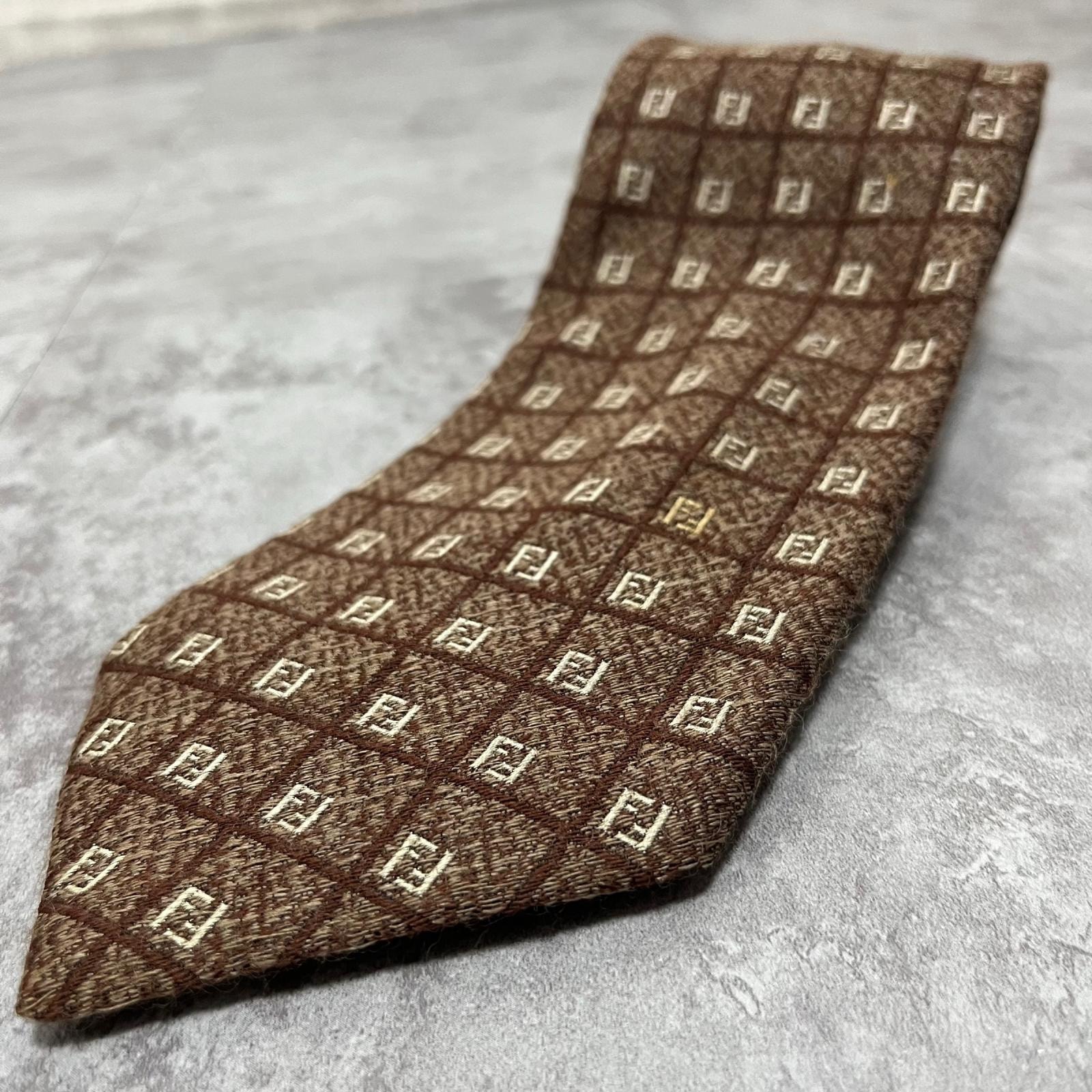 【FENDI】フェンディ ニットタイ FFロゴ 格子柄 ブラウン ベージュ シルク ウール ジャカード 総柄 メンズ ビジネス カジュアル 秋冬 紳士