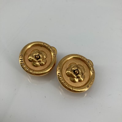 CHANEL(シャネル)97P カメリア イヤリング ゴールド