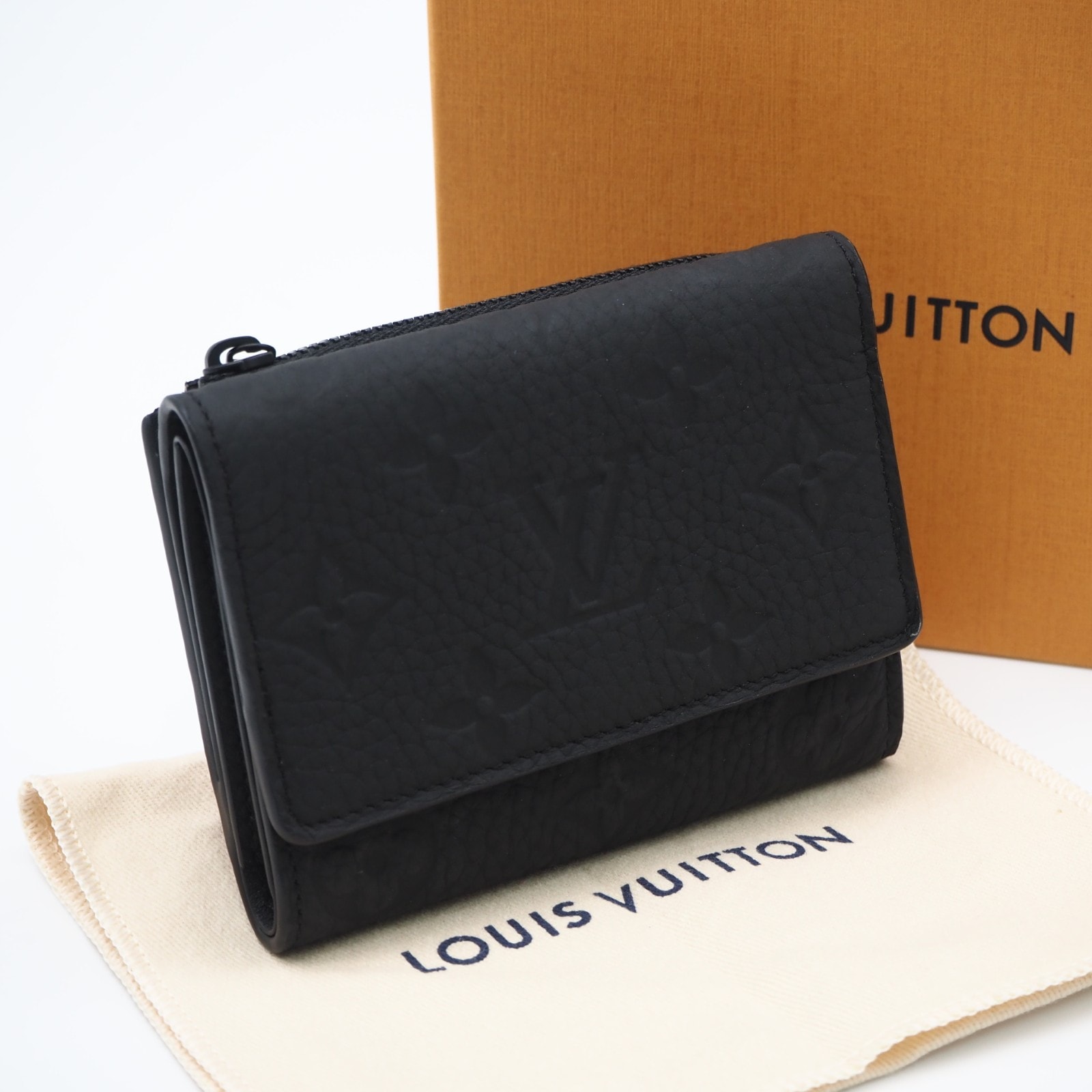 美品 LOUIS VUITTON ルイ・ヴィトン トリヨン ポルトフォイユ パイロット M82556 三つ折り財布 ブラック トリヨンレザー メンズ
