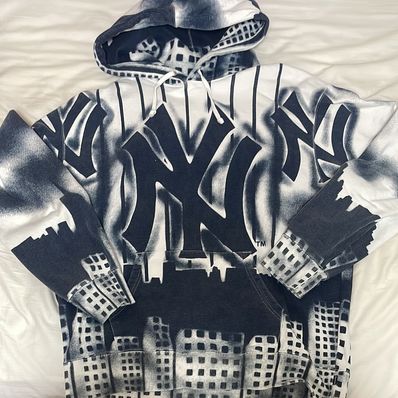 Supreme New York YankeesTM Airbrush Hooded Sweatshirt "White"